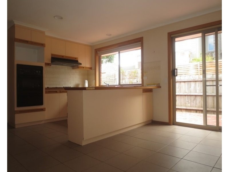 2/19 Romawi Street, Altona VIC 3018