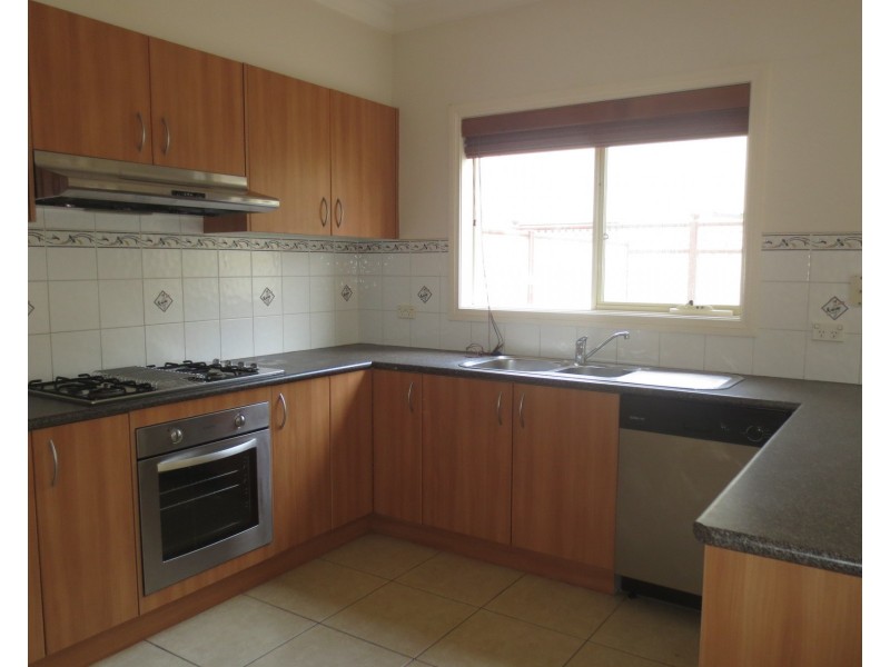 2/42 Blyth Street, Altona VIC 3018