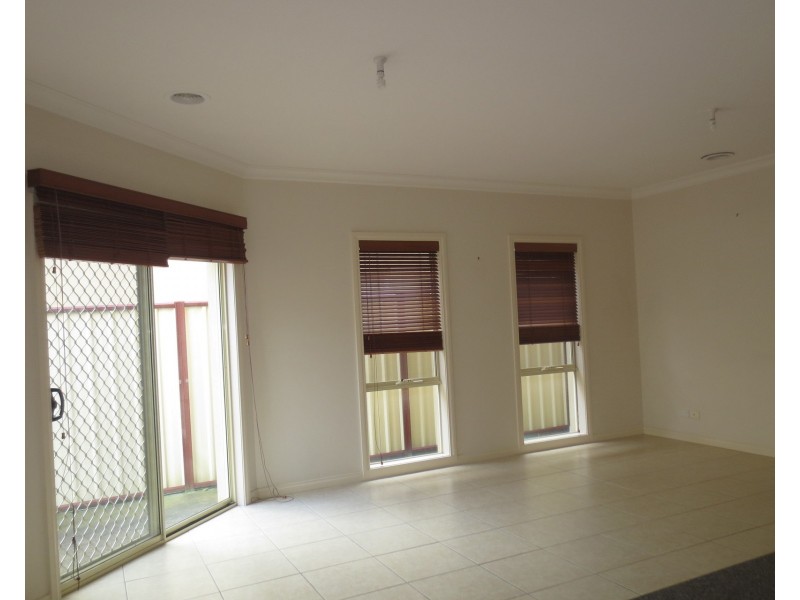 2/42 Blyth Street, Altona VIC 3018