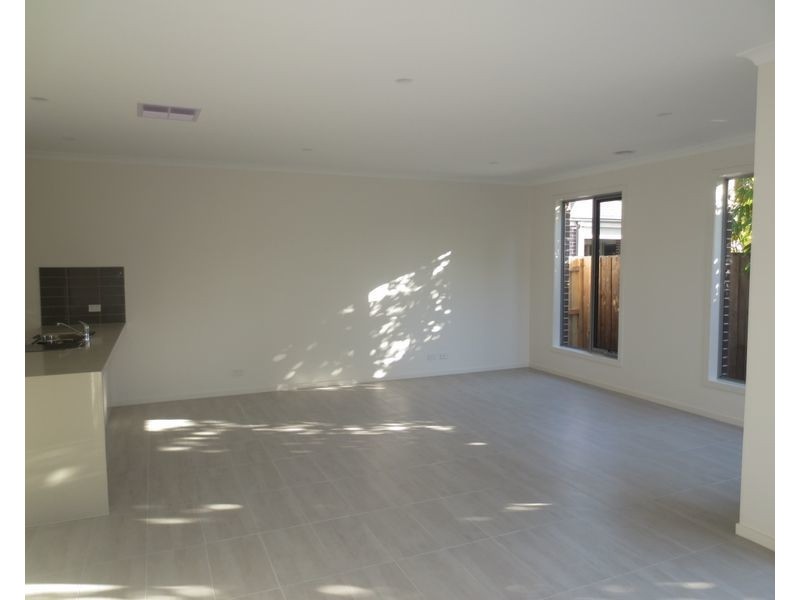 3/2A Romawi Street, Altona VIC 3018