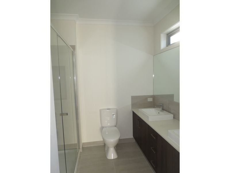 3/2A Romawi Street, Altona VIC 3018