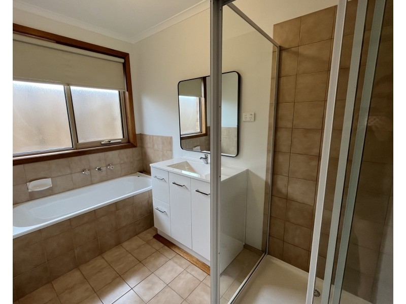 1/3 Balaclava Avenue, Altona Meadows VIC 3028