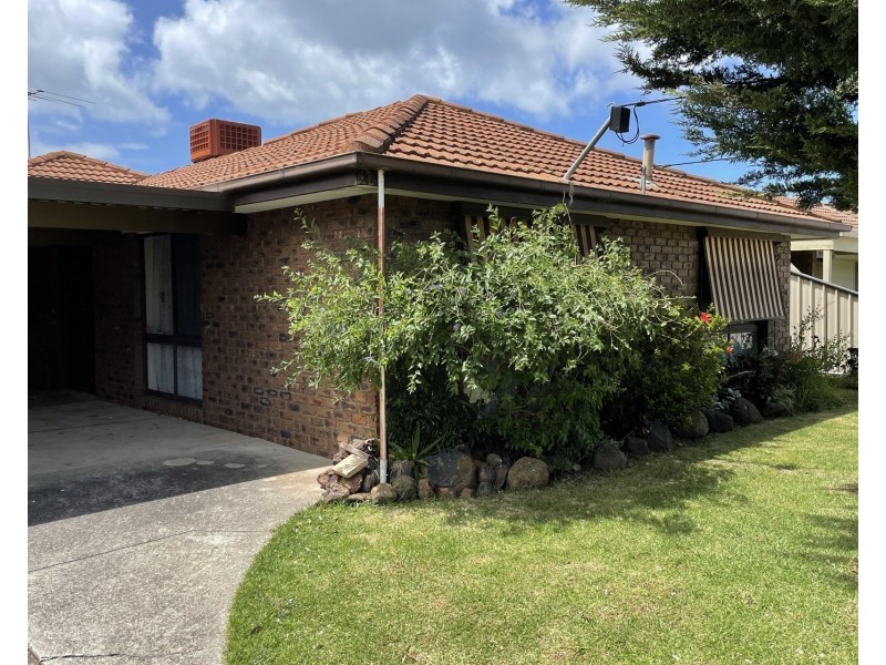 40 Rebecca Crescent, Altona Meadows VIC 3028