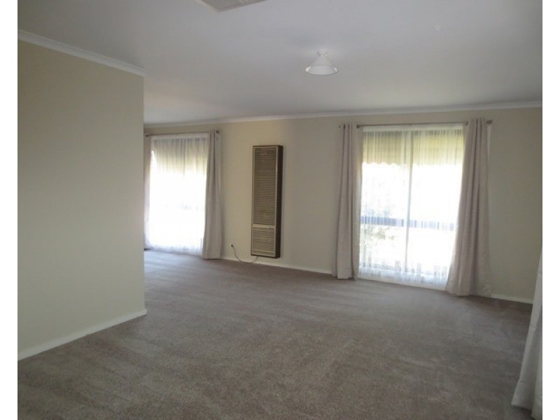 40 Rebecca Crescent, Altona Meadows VIC 3028