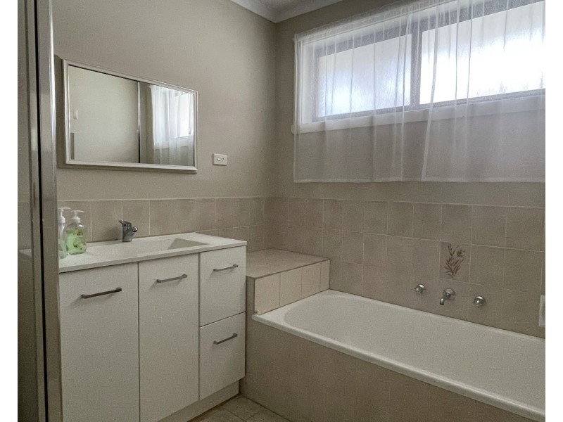 40 Rebecca Crescent, Altona Meadows VIC 3028