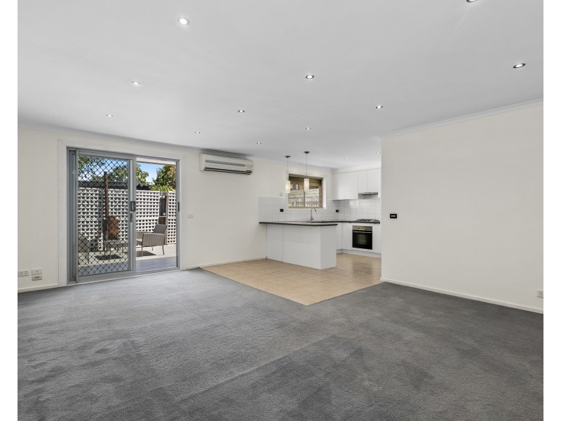 2/53 Tatman Drive, Altona Meadows VIC 3028