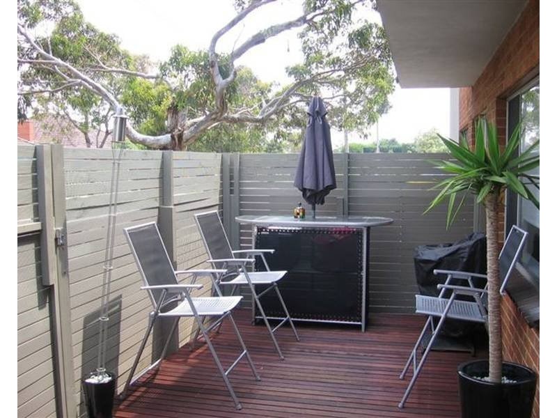 2/27 Noordenne Avenue, Altona VIC 3018