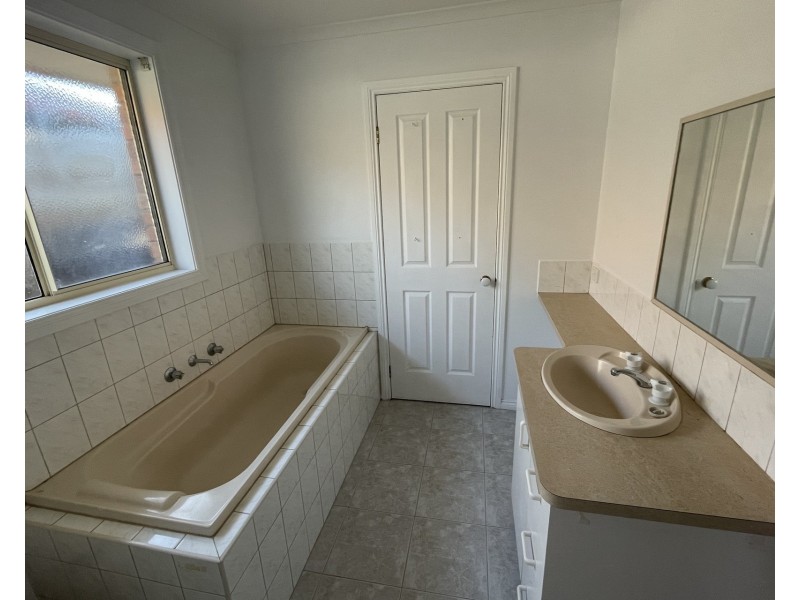 11 Carr Court, Altona Meadows VIC 3028