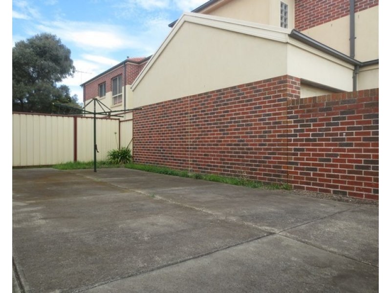 1/42 Blyth Street, Altona VIC 3018
