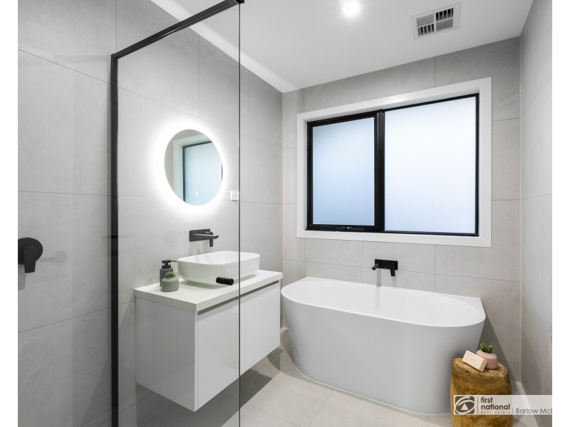 35 Chifley Avenue, Altona VIC 3018