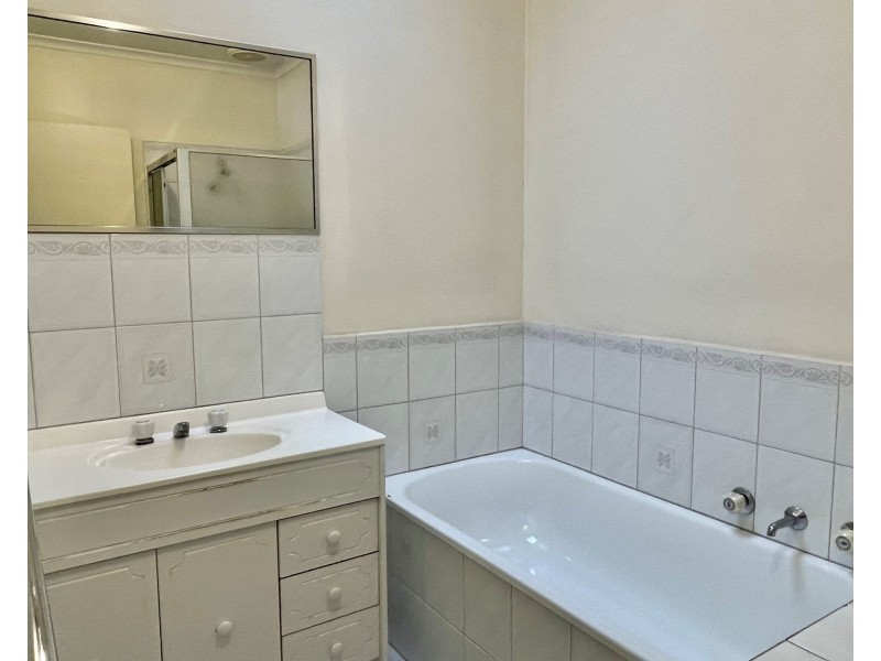 1/197 Civic Parade, Altona VIC 3018