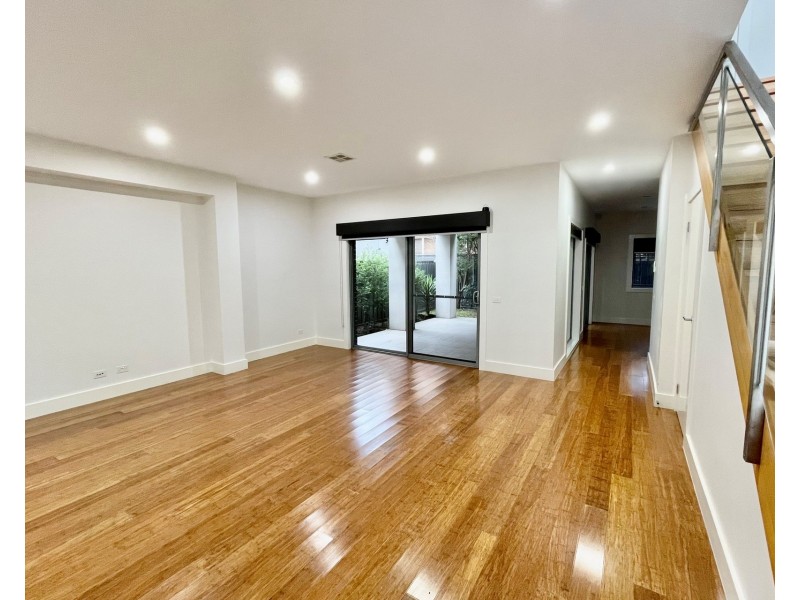 2/12 Mount Street, Altona VIC 3018