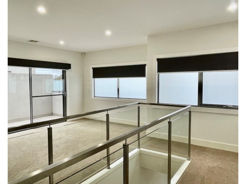 2/12 Mount Street, Altona VIC 3018