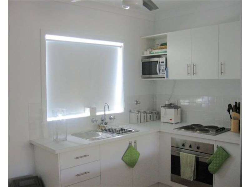 2/27 Noordenne Avenue, Altona VIC 3018