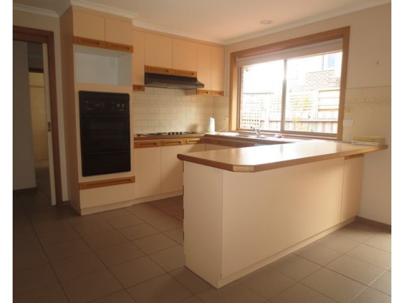 2/19 Romawi Street, Altona VIC 3018