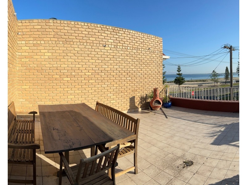 2/97 Esplanade, Altona VIC 3018