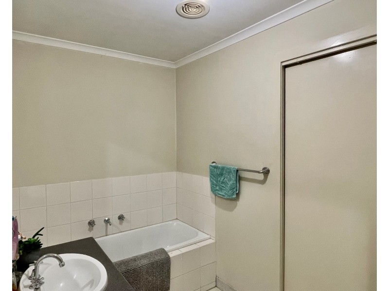 24 Lan Avenue, Altona Meadows VIC 3028