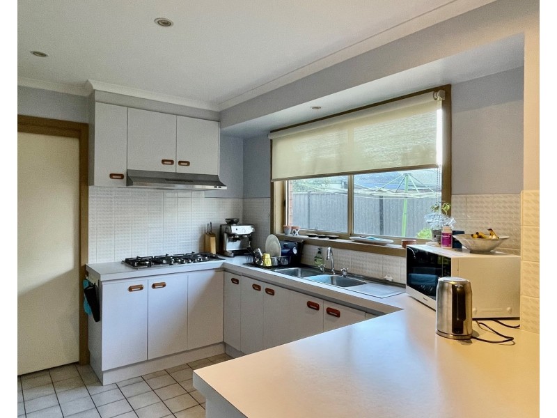 2/2 Waratah Street, Seaholme VIC 3018