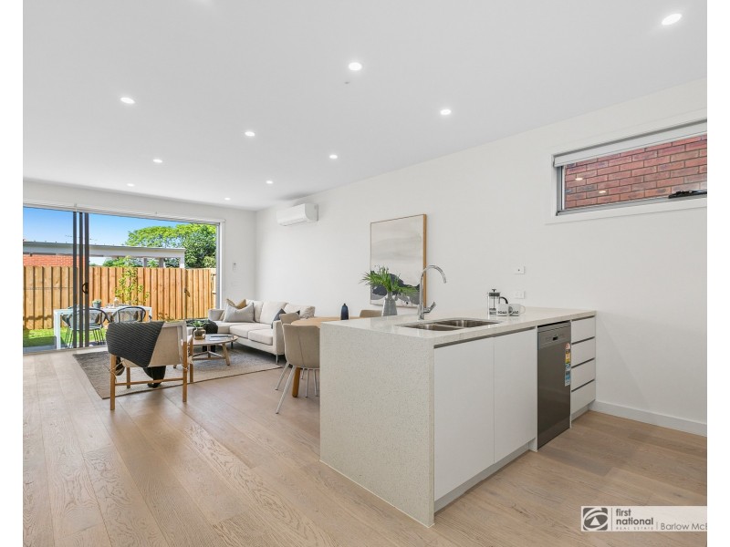 4/100 Civic Parade, Altona VIC 3018