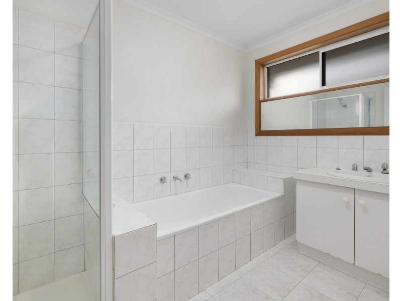 2/179 Civic Parade, Altona VIC 3018