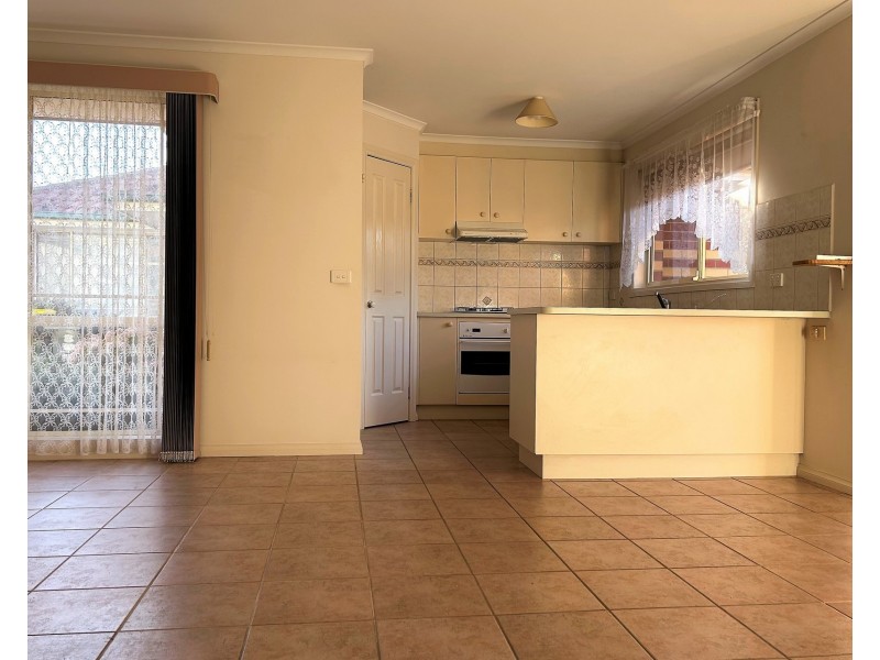 2/33 Linnet Street, Altona VIC 3018