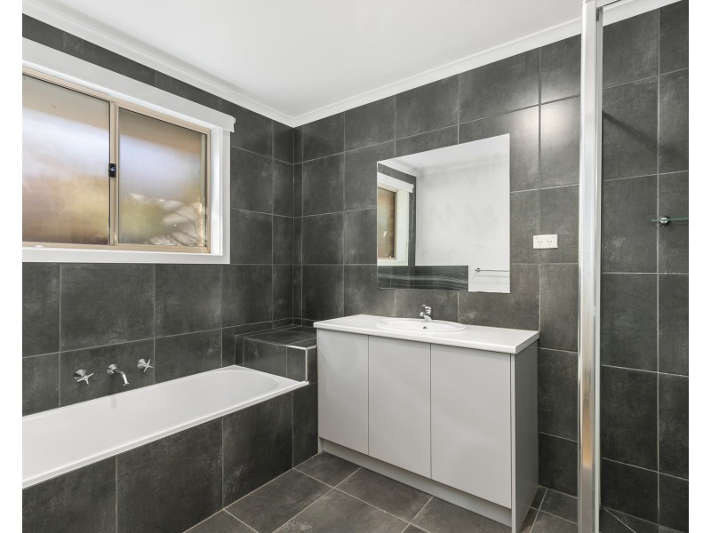 2 Hakea Court, Altona Meadows VIC 3028