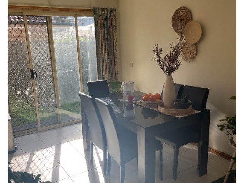 2/304 Blackshaws Road, Altona North VIC 3025