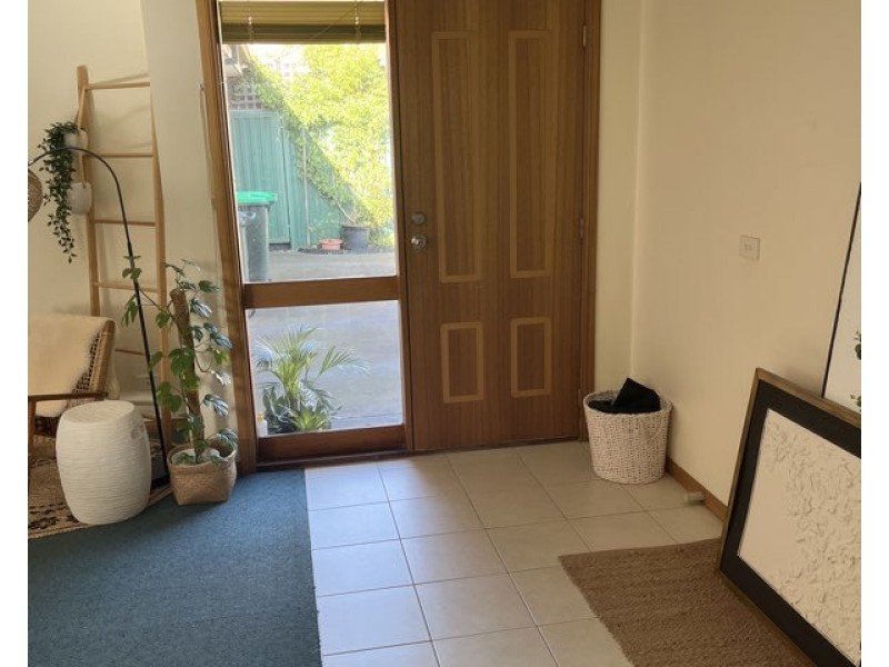 2/304 Blackshaws Road, Altona North VIC 3025