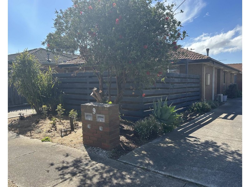 1/9 Balaclava Avenue, Altona Meadows VIC 3028
