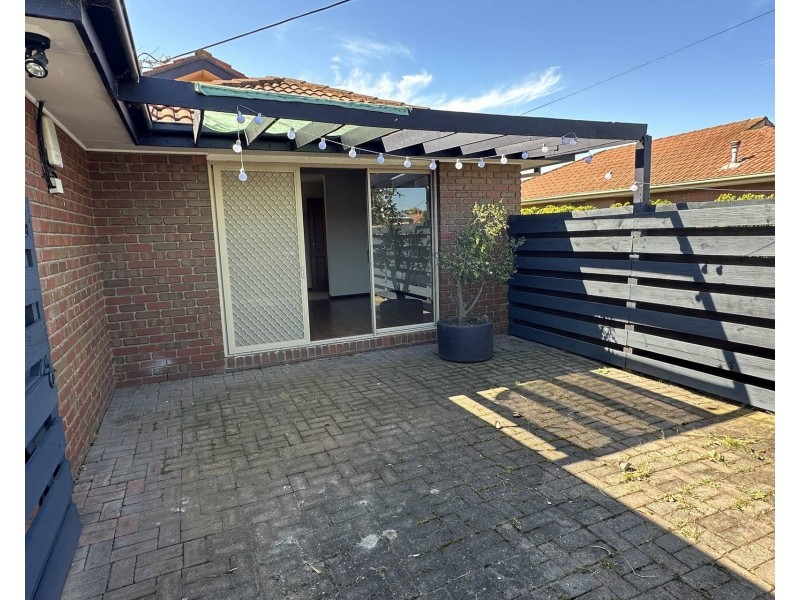 1/9 Balaclava Avenue, Altona Meadows VIC 3028