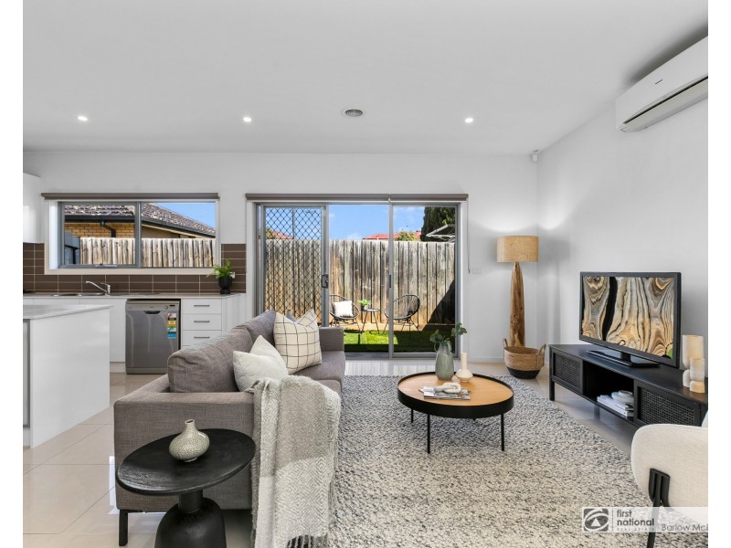 2/180 Civic Parade, Altona VIC 3018