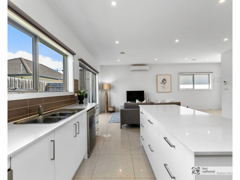 2/180 Civic Parade, Altona VIC 3018