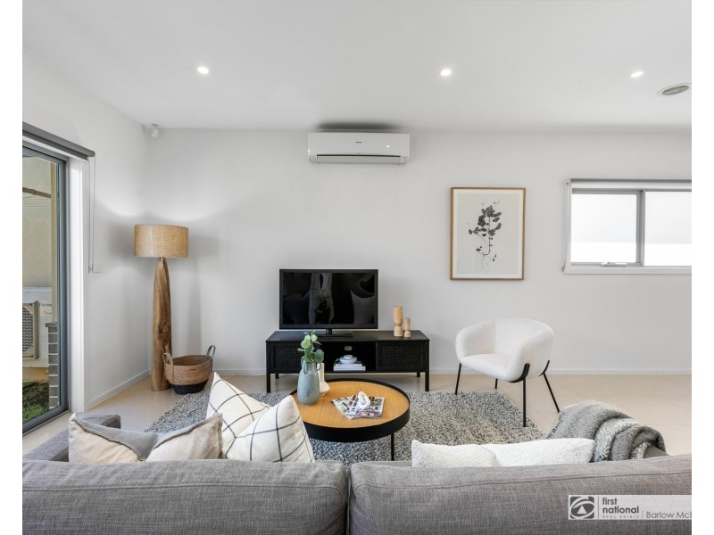 2/180 Civic Parade, Altona VIC 3018