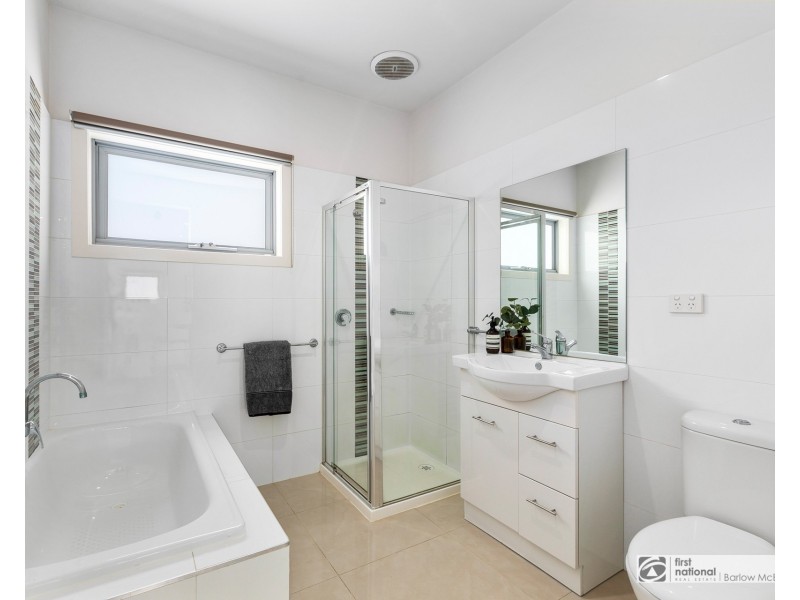 2/180 Civic Parade, Altona VIC 3018