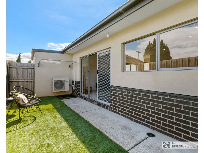 2/180 Civic Parade, Altona VIC 3018