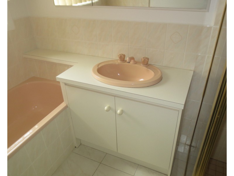 2/112 Blyth Street, Altona VIC 3018