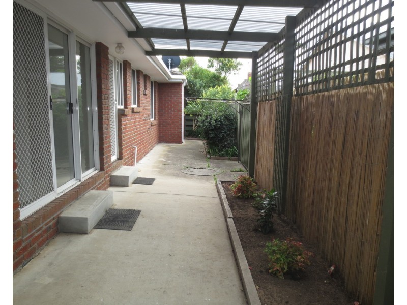 2/112 Blyth Street, Altona VIC 3018