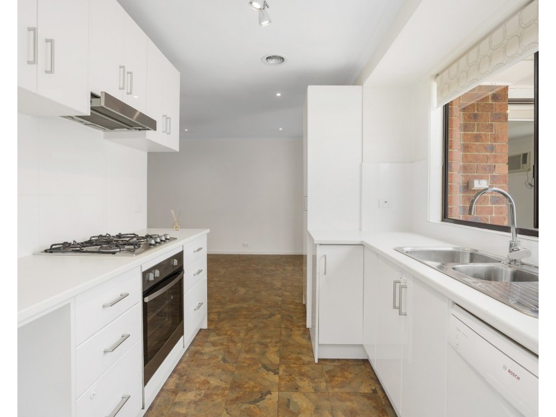 5 Pine Drive, Altona Meadows VIC 3028