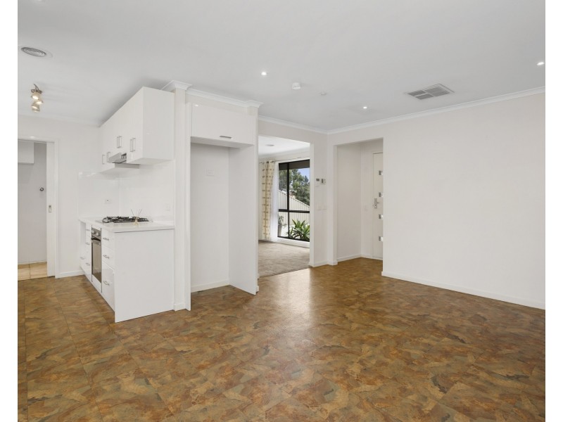 5 Pine Drive, Altona Meadows VIC 3028