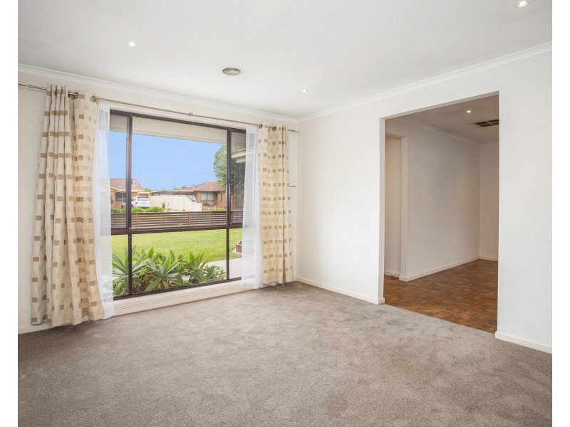 5 Pine Drive, Altona Meadows VIC 3028