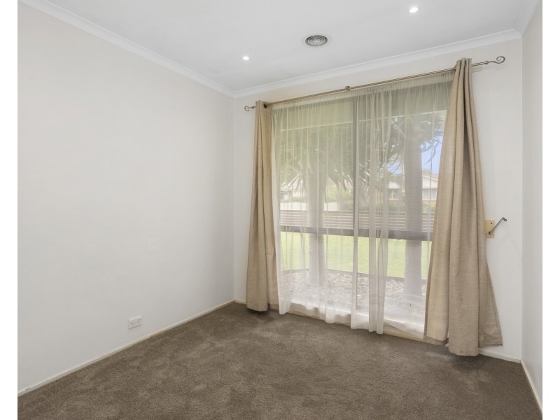 5 Pine Drive, Altona Meadows VIC 3028