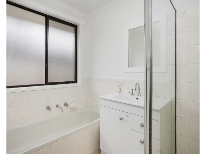 5 Pine Drive, Altona Meadows VIC 3028