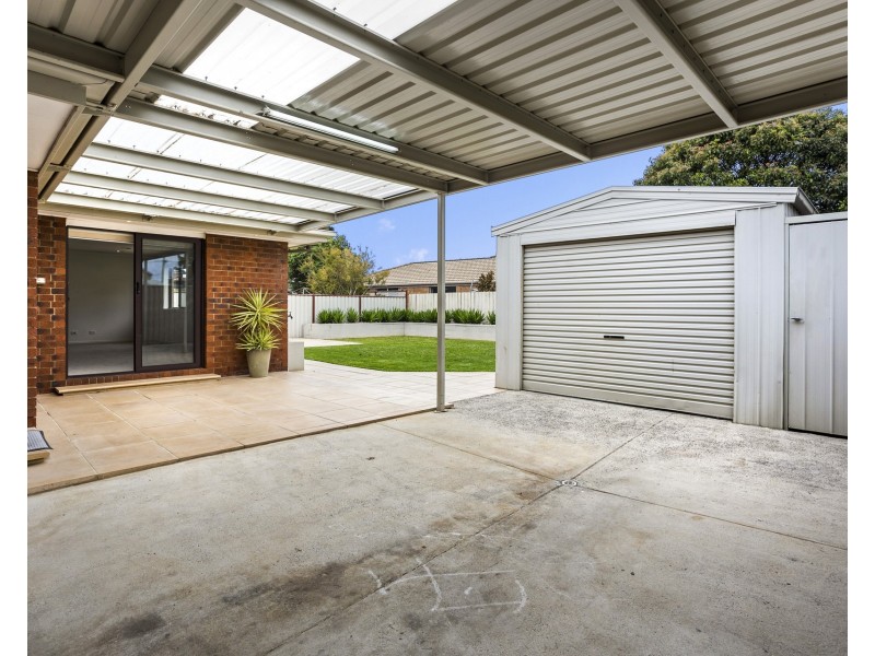 5 Pine Drive, Altona Meadows VIC 3028