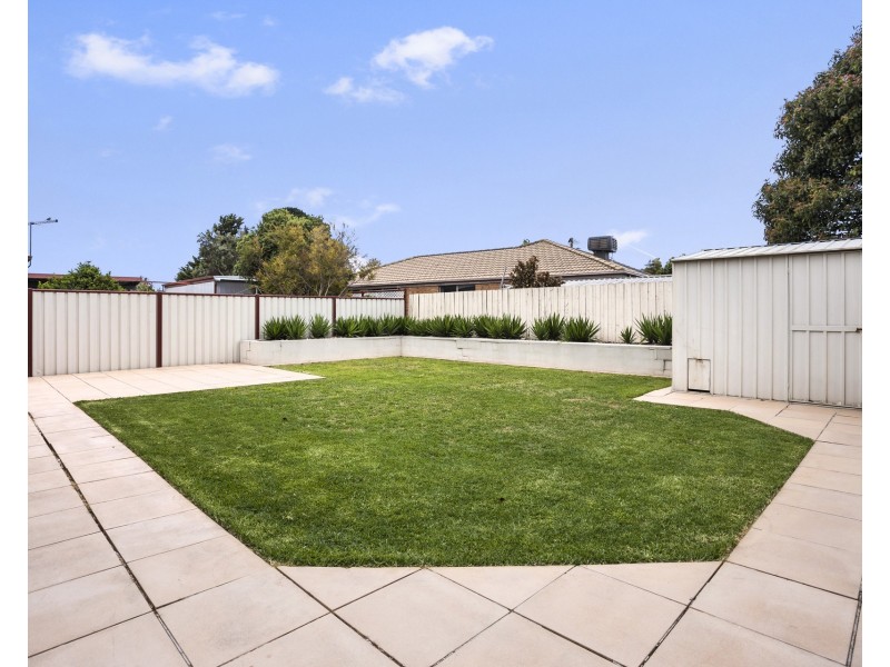 5 Pine Drive, Altona Meadows VIC 3028