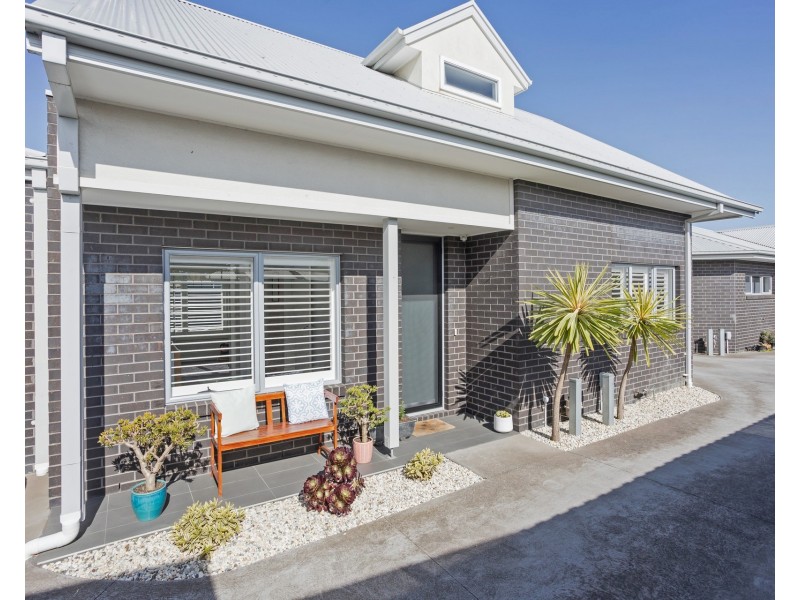 2/222 Civic Parade, Altona VIC 3018