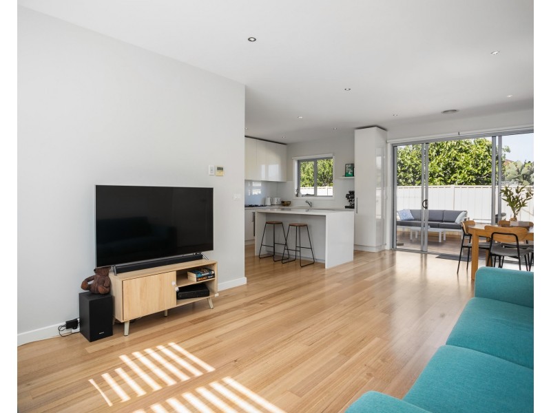 2/222 Civic Parade, Altona VIC 3018