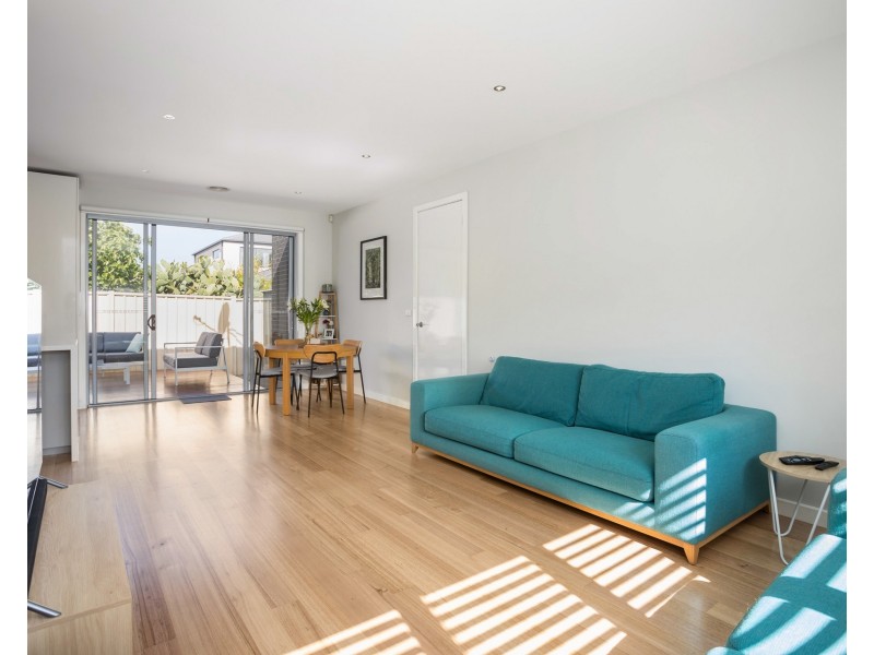 2/222 Civic Parade, Altona VIC 3018