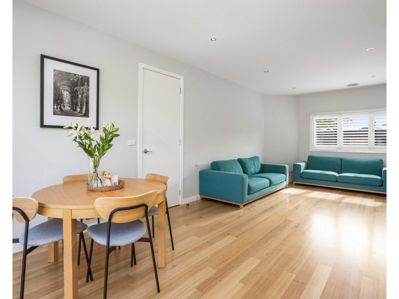 2/222 Civic Parade, Altona VIC 3018