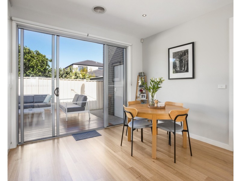 2/222 Civic Parade, Altona VIC 3018