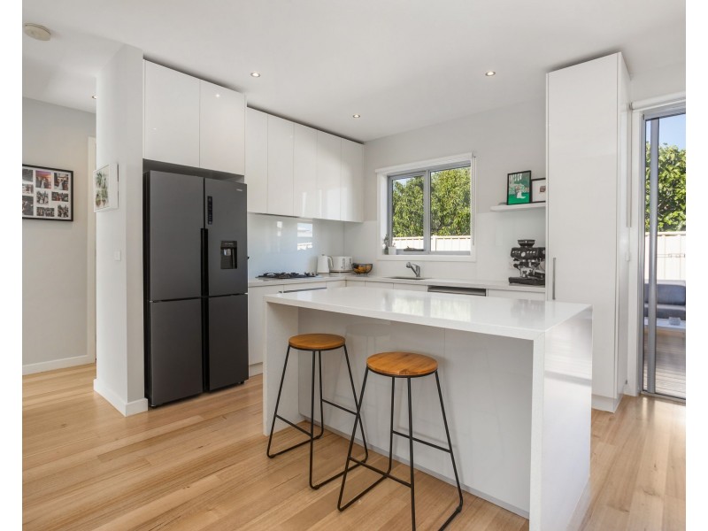 2/222 Civic Parade, Altona VIC 3018